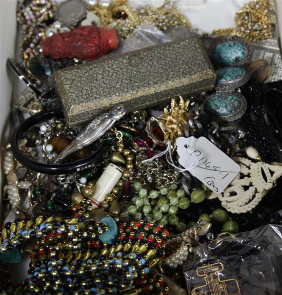 Mixed costume jewellery and other items including seals and a Scottish silver and hardstone brooch.